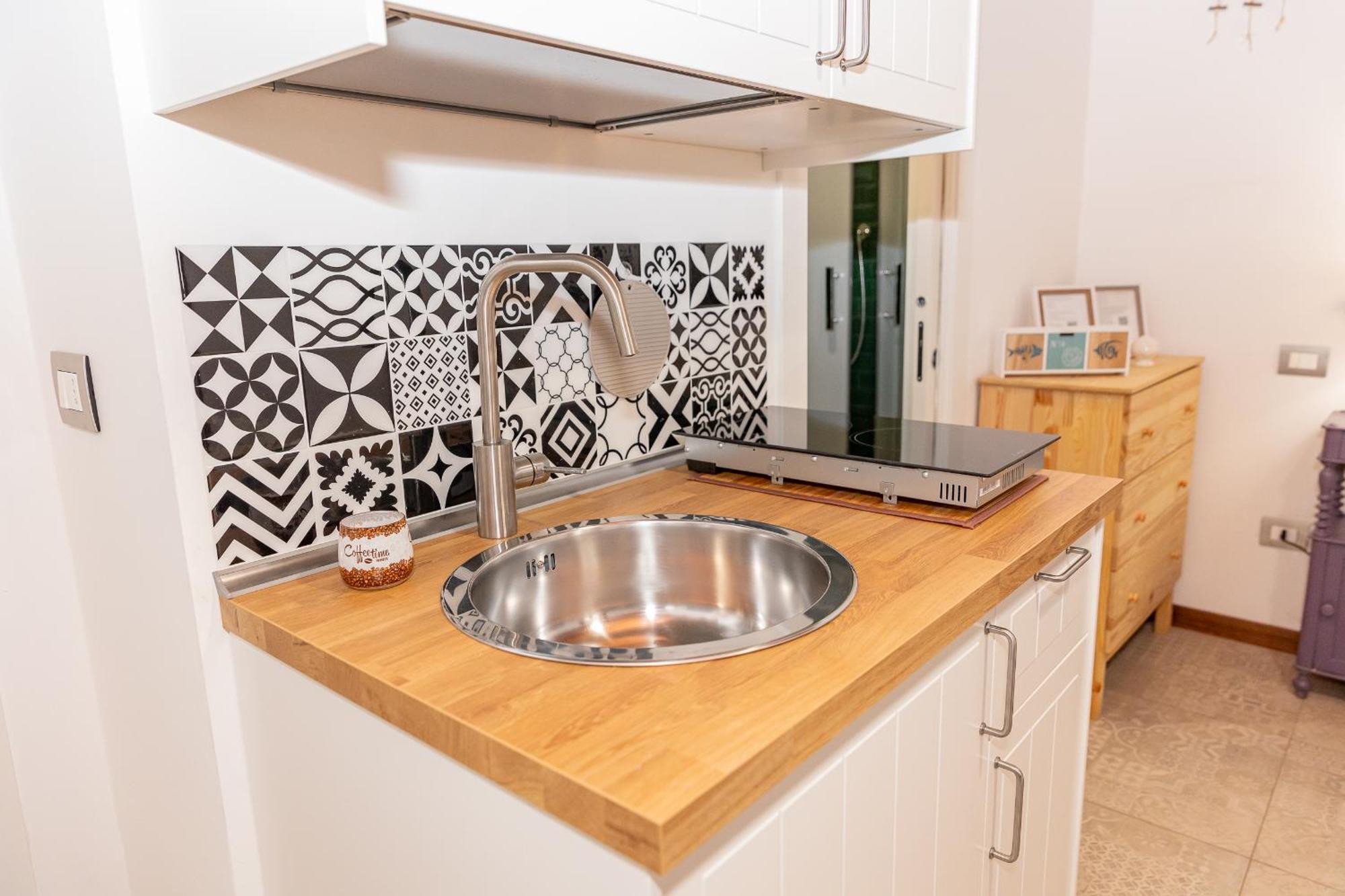 Ferienwohnung Centro Storico Redmood House A 5 Min Dal Mare, Wi-Fi, A/C E Netflix Barletta Exterior foto