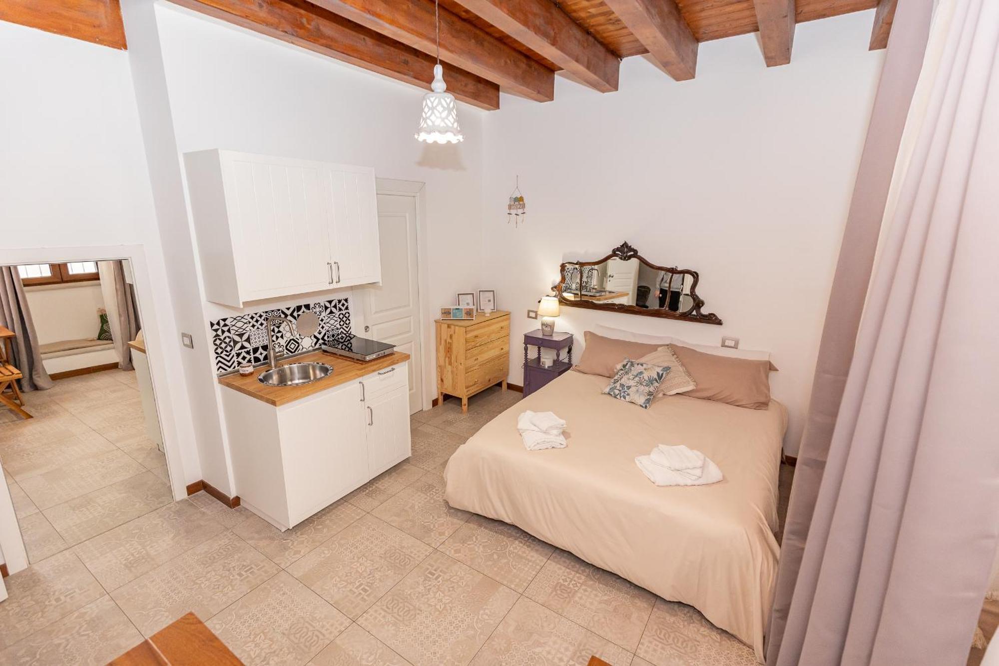 Ferienwohnung Centro Storico Redmood House A 5 Min Dal Mare, Wi-Fi, A/C E Netflix Barletta Exterior foto